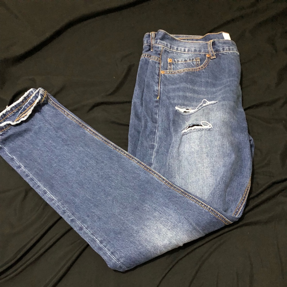 Distressed jeans - Picture 2 of 3